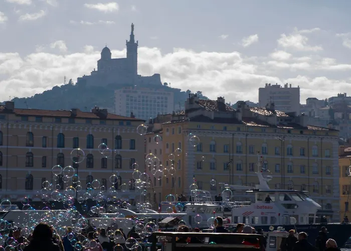Au Cœur du Vieux-Port Marseille - escapade Chic Climatisé Netflix